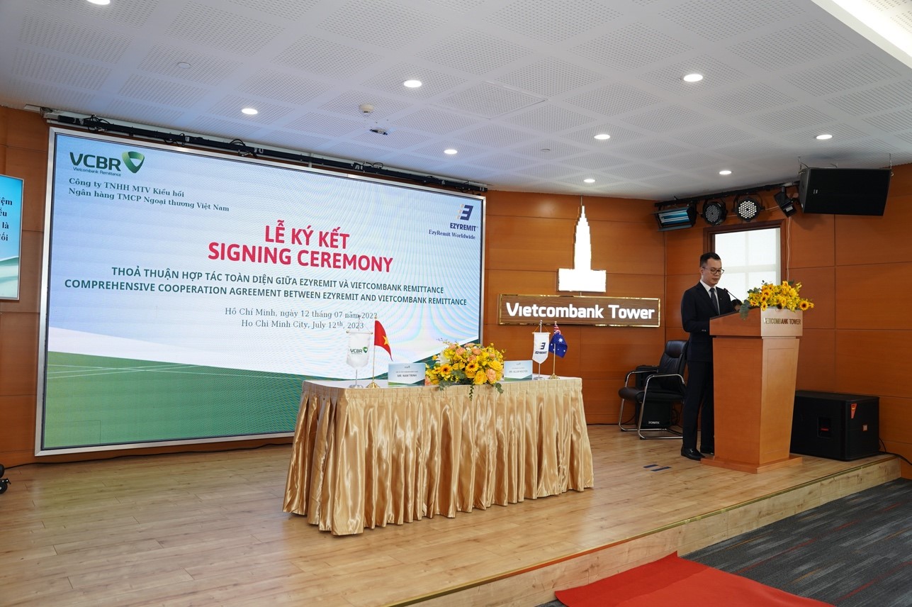 Ông Trịnh Hoài Nam Giám đốc Vietcombank Remittance phát biểu tại buổi lễ ký kết.