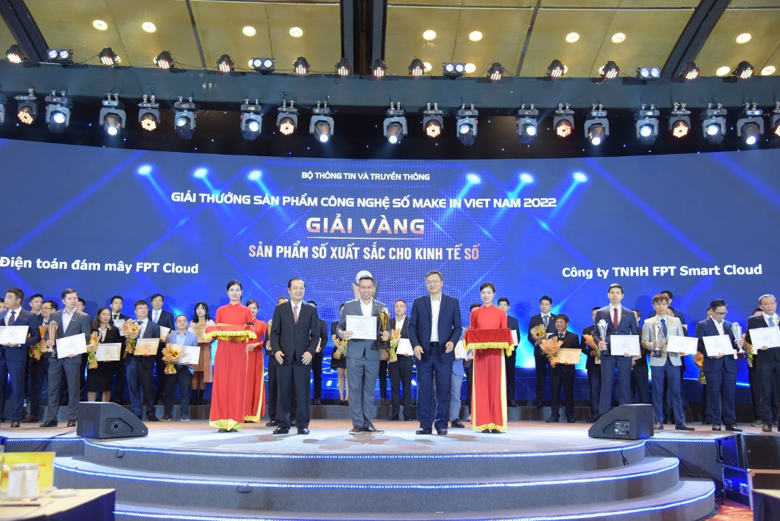 Trao giải sản phẩm công nghệ số Make in Viet Nam 2022