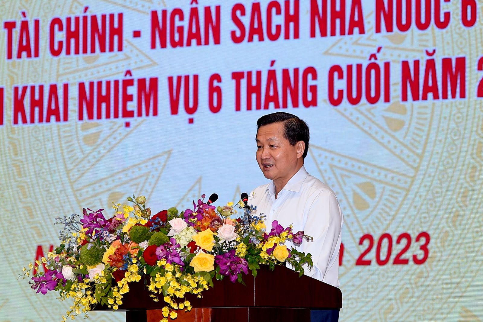 Phó Thủ tướng đề nghị điều hành chính sách tài khóa mở rộng nhưng lưu ý an toàn nợ công.