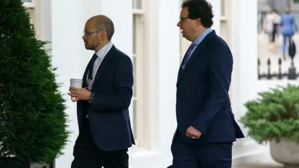 Nhà đồng sáng lập Dario Amodei của Anthropic (bên phải) đến Nhà Trắng theo lời mời của Phó Tổng thống Kamala Harris để thảo luận về AI vào ngày 4/7/2023 vừa qua