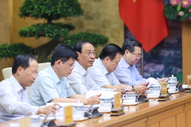 Thủ tướng đề nghị các bộ, ngành, địa phương, các cơ quan liên quan cần tích cực, quyết liệt hơn nữa, tập trung tháo gỡ các khó khăn, vướng mắc.