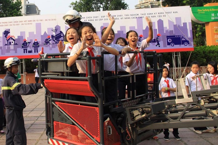Ngoài việc giới thiệu các công nghệ, phương tiện, thiết bị hiện đại, triển lãm còn có thêm nhiều hoạt động bổ trợ hướng dẫn kỹ năng phòng cháy chữa cháy và cứu nạn cứu hộ.