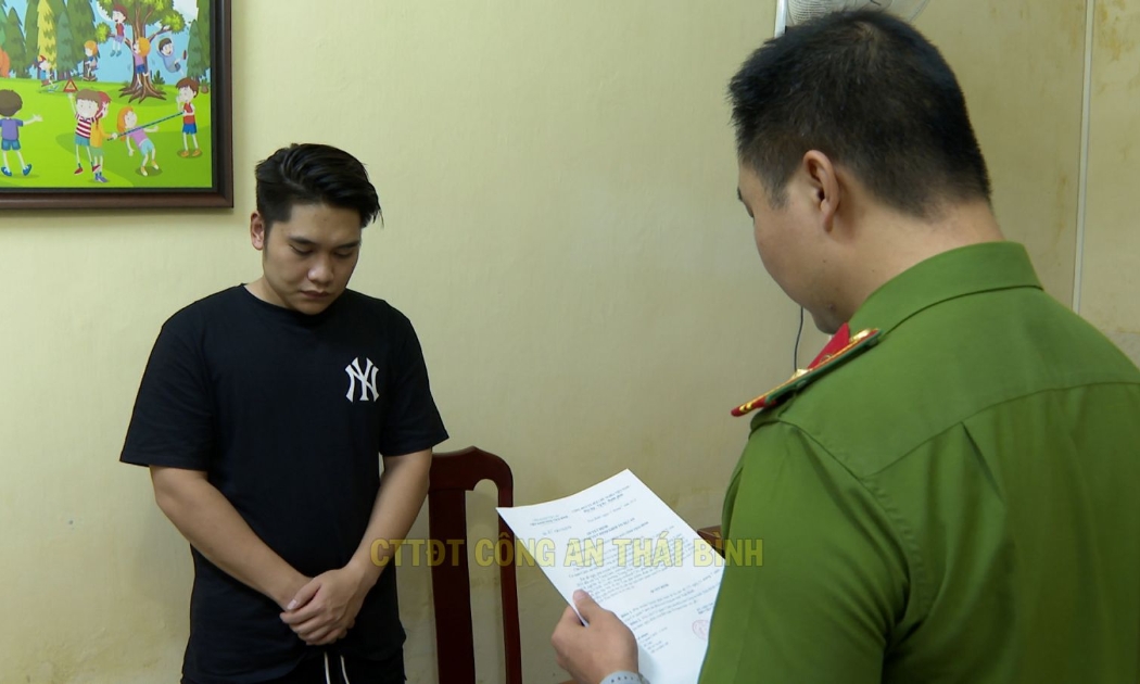 Đối tượng Tạ Tùng Lâm trước Cơ quan Cảnh sát điều tra. Ảnh: Cổng thông tin Công an tỉnh Thái Bình.