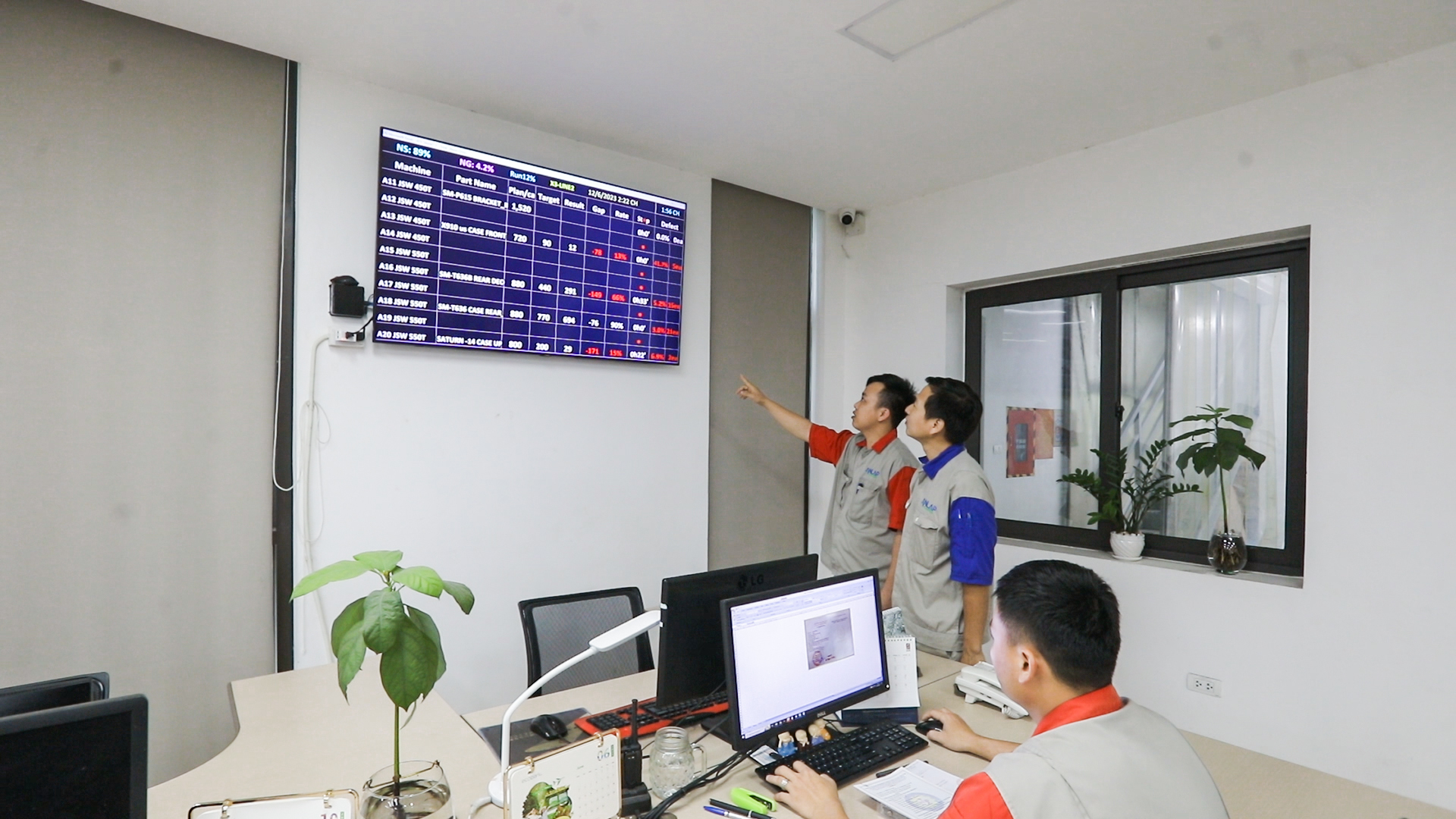 Doanh nghiệp được hỗ trợ kỹ thuật sau khi tham gia dự án hỗ trợ phát triển nhà máy thông minh.