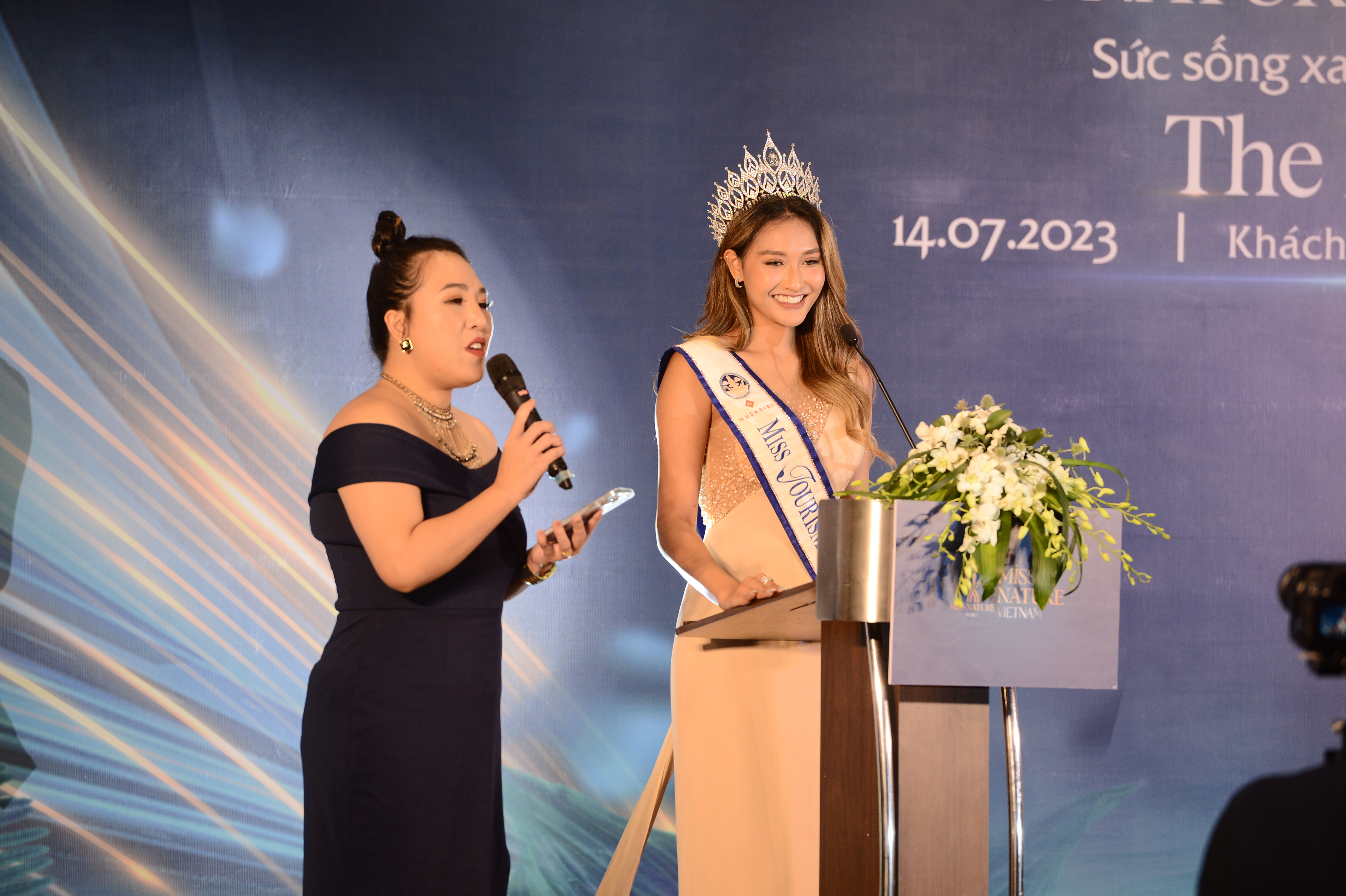 Hoa hậu Patchamol - Miss Tourism World Thailand 2021 - c&oacute; mặt tại buổi lễ để động vi&ecirc;n ph&aacute;i đẹp Việt Nam tham dự cuộc thi &ldquo;Miss Nature World".