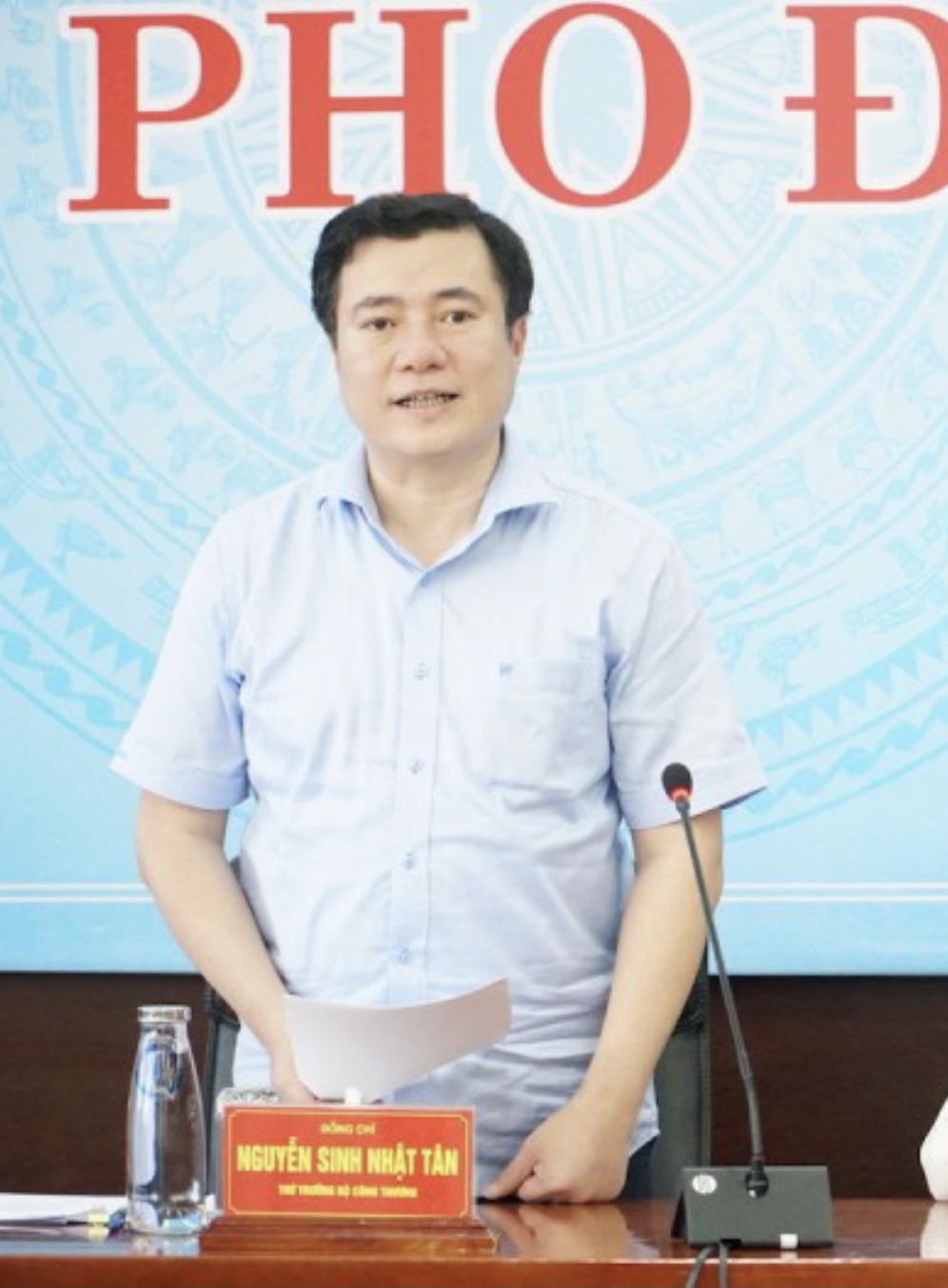 Thứ trưởng Nguyễn Sinh Nhật Tân phải biểu tại buổi làm việc với lãnh đạo các tỉnh Đà Nẵng, Quảng Nam và Thừa Thiên Huế.