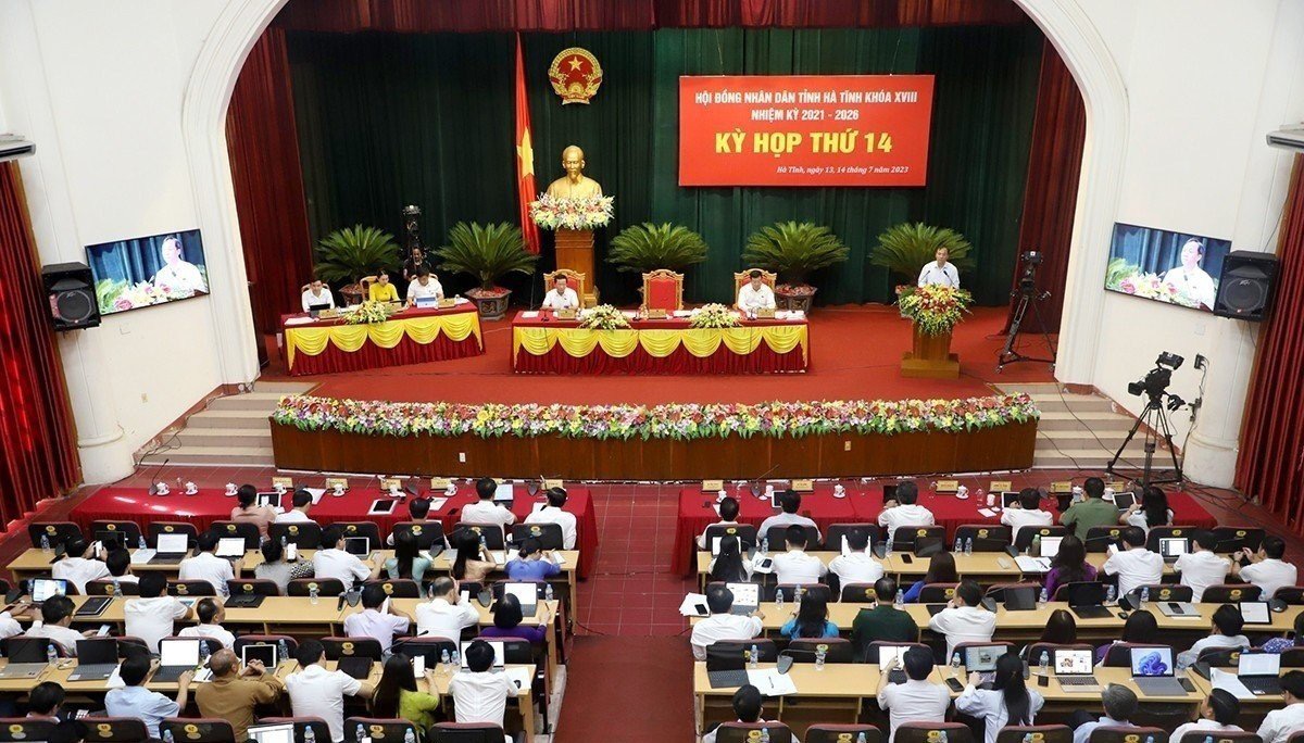 Toàn cảnh phiên chất vấn kỳ họp thứ 14 của Hội đồng nhân dân tỉnh Hà Tĩnh khóa XVIII.