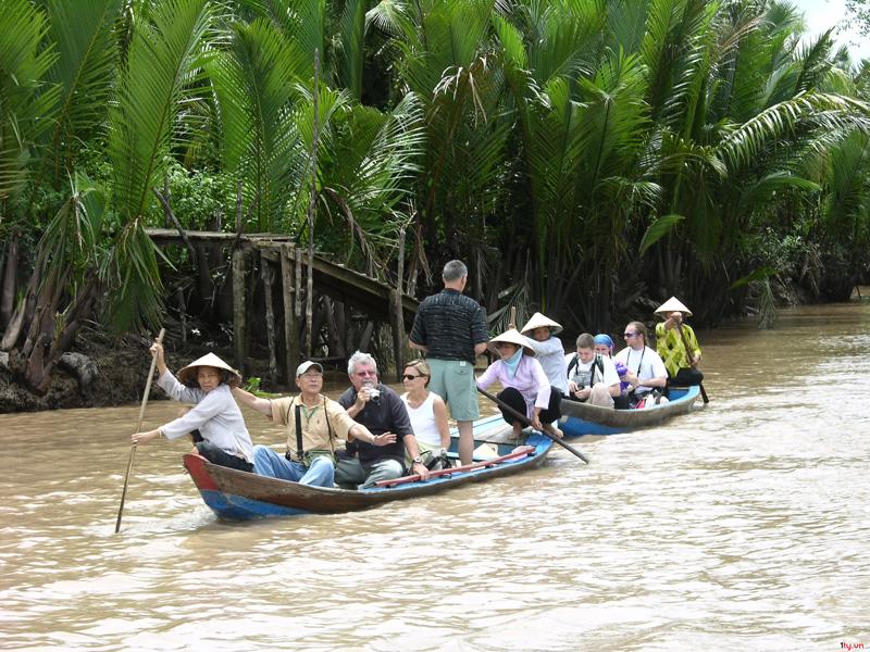 Du lịch sông nước kết nối với các tỉnh lân cận và vùng ĐBSCL.