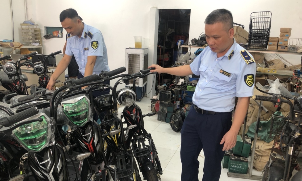 Thu giữ lô xe đạp điện không rõ nguồn gốc, xuất xứ tại chợ Mễ Sở, xã Mễ Sở, huyện Văn Giang, Hưng Yên.