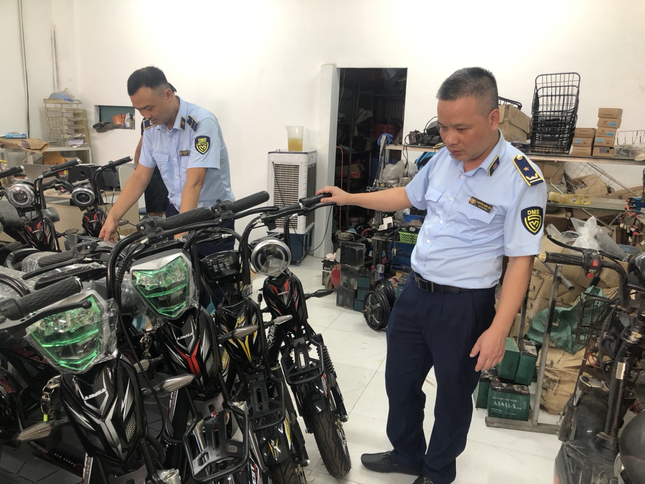 Thu giữ lô xe đạp điện không rõ nguồn gốc, xuất xứ tại chợ Mễ Sở, xã Mễ Sở, huyện Văn Giang, Hưng Yên.