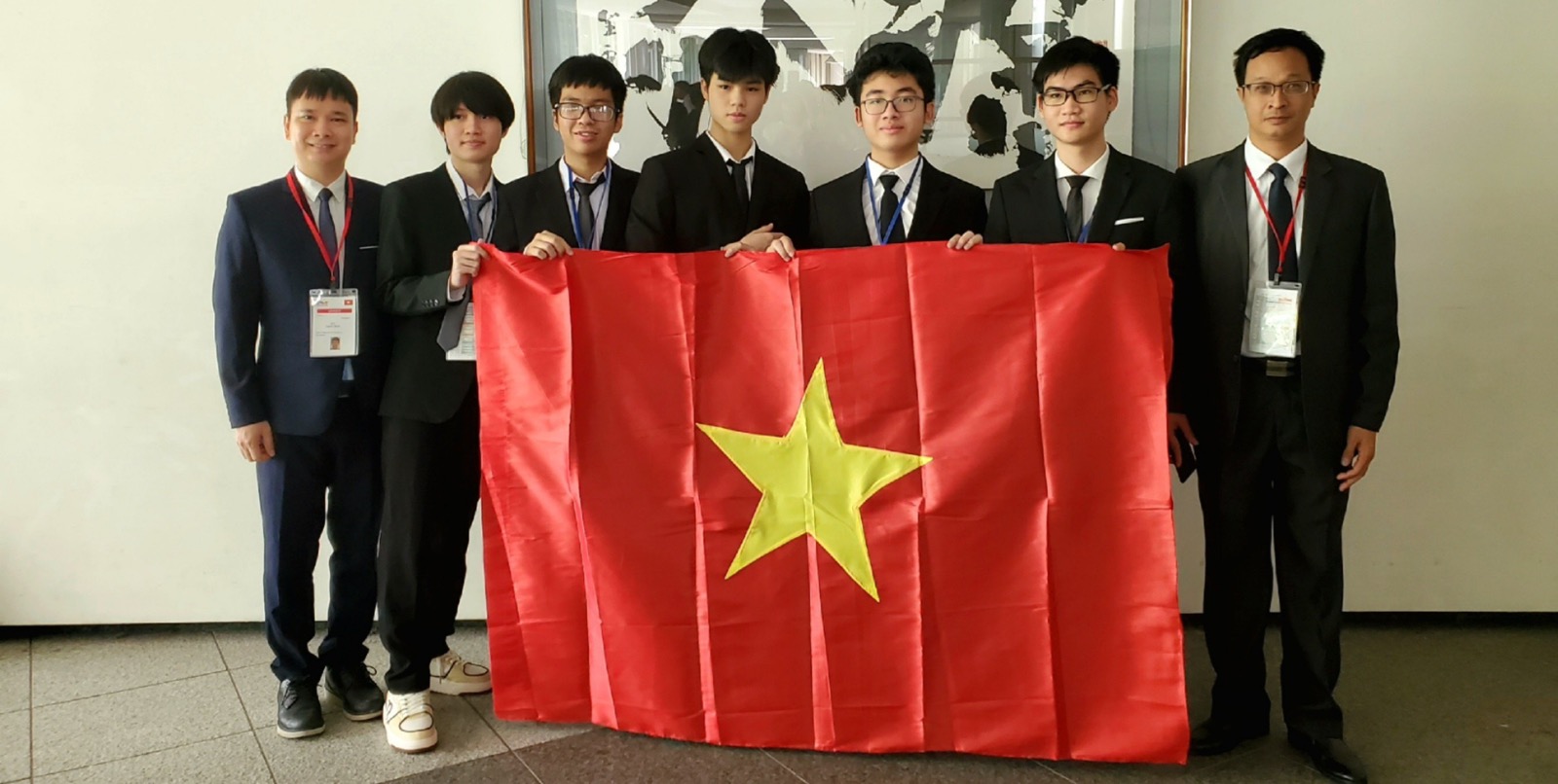 Đội tuyển học sinh Việt Nam tham dự Olympic Vật lí quốc tế 2023.