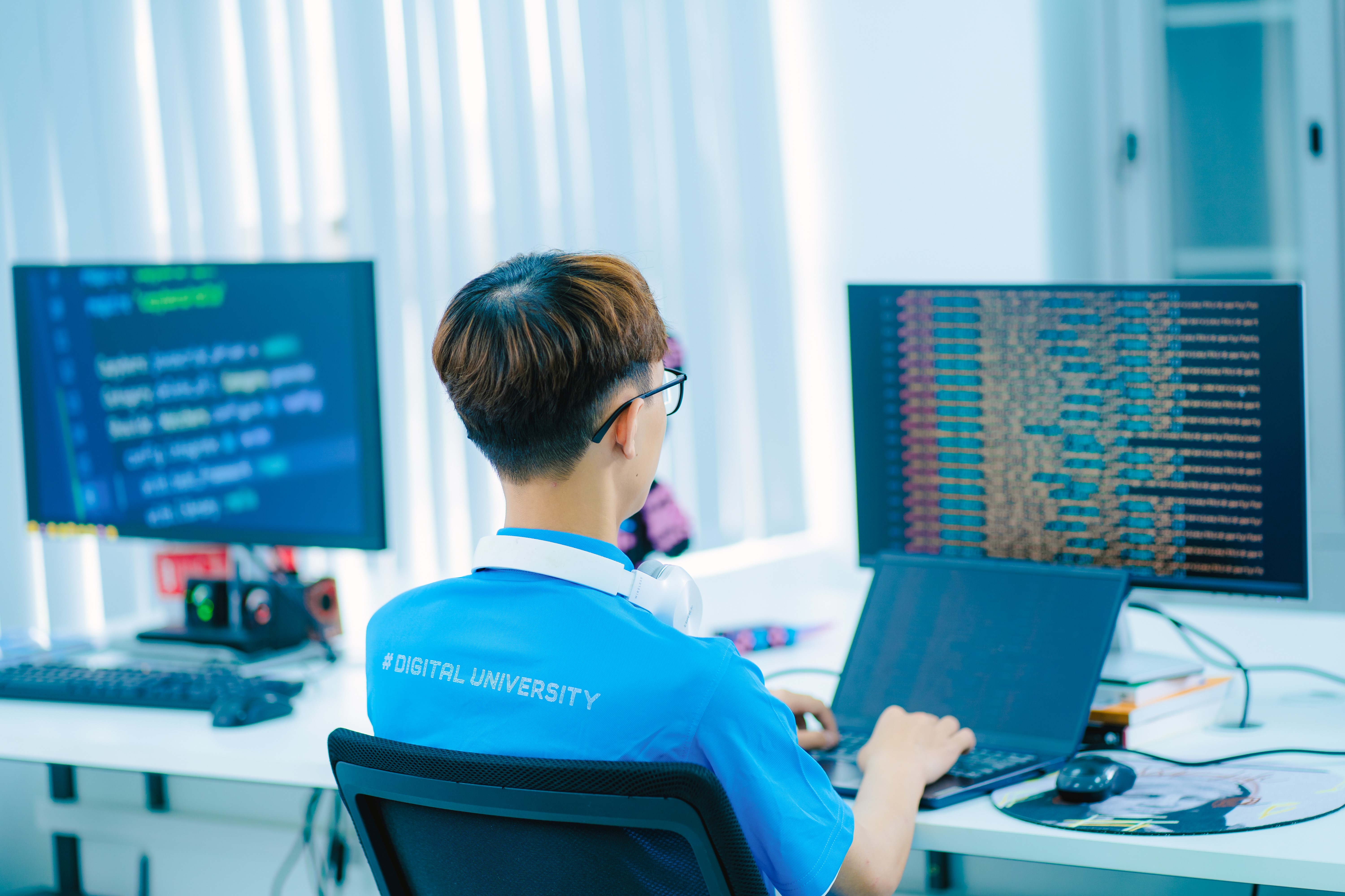 Sinh vi&ecirc;n ng&agrave;nh Khoa học M&aacute;y t&iacute;nh Trường Đại học CMC được cam kết 100% việc l&agrave;m.