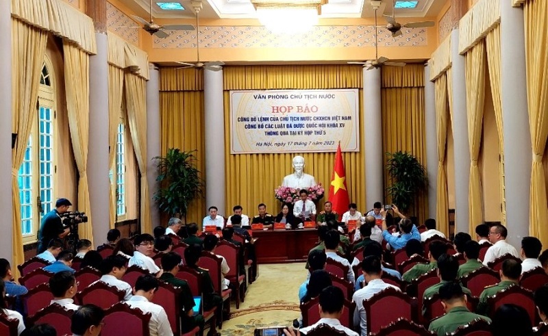 Họp b&aacute;o c&ocirc;ng bố Lệnh của Chủ tịch nước c&ocirc;ng bố Luật Bảo vệ quyền lợi người ti&ecirc;u d&ugrave;ng.