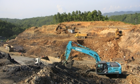 Thủ đoạn rửa tiền tinh vi trong vụ khai thác quặng trái phép tại Lào Cai