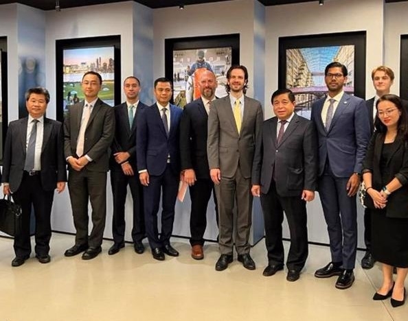 Investment minister discusses cooperative opportunities with US partners