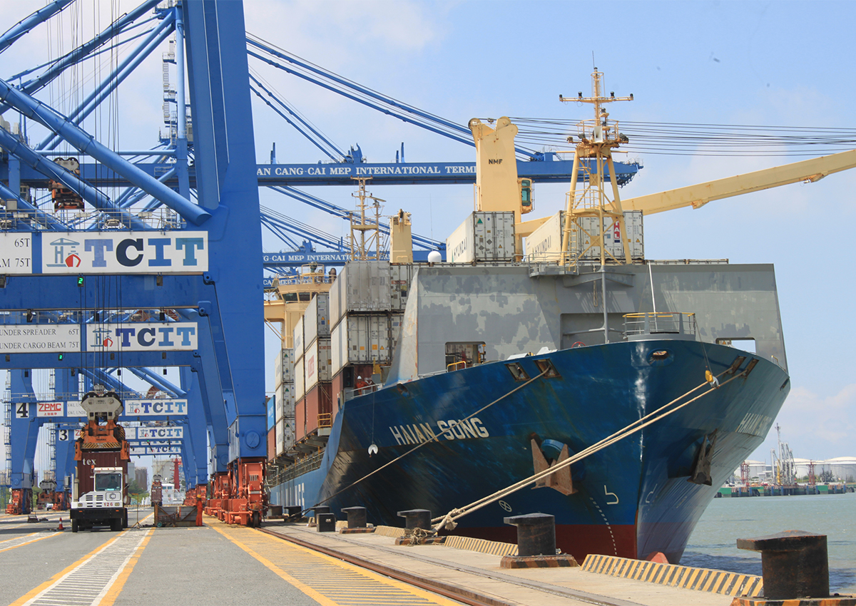 Chi phí logistics trung bình của Việt Nam còn khá cao so với mức bình quân thế giới, chi phí vận chuyển 1 container từ Bắc vào Nam cũng gấp đôi đi Mỹ.