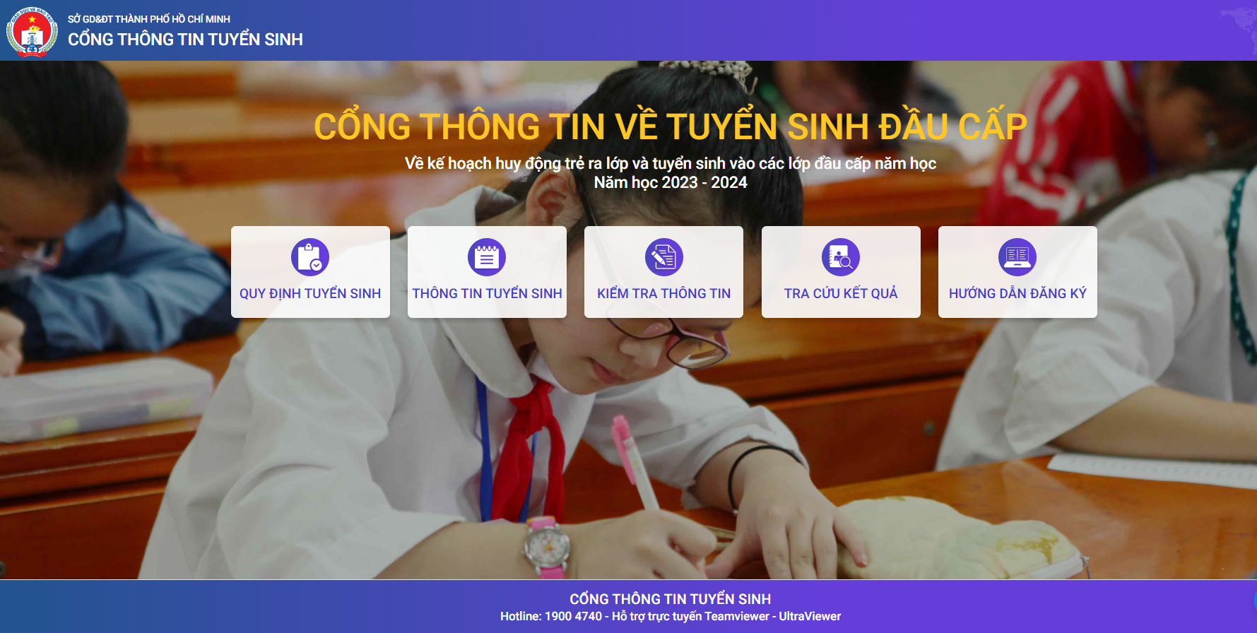 Các trường học tại TP.HCM đồng loạt công bố danh sách học sinh vào mầm non, lớp 1, lớp 6 năm học 2023-2024 theo hình thức trực tuyến trên hệ thống tuyển sinh đầu cấp chung của Sở Giáo dục và Đào tạo.