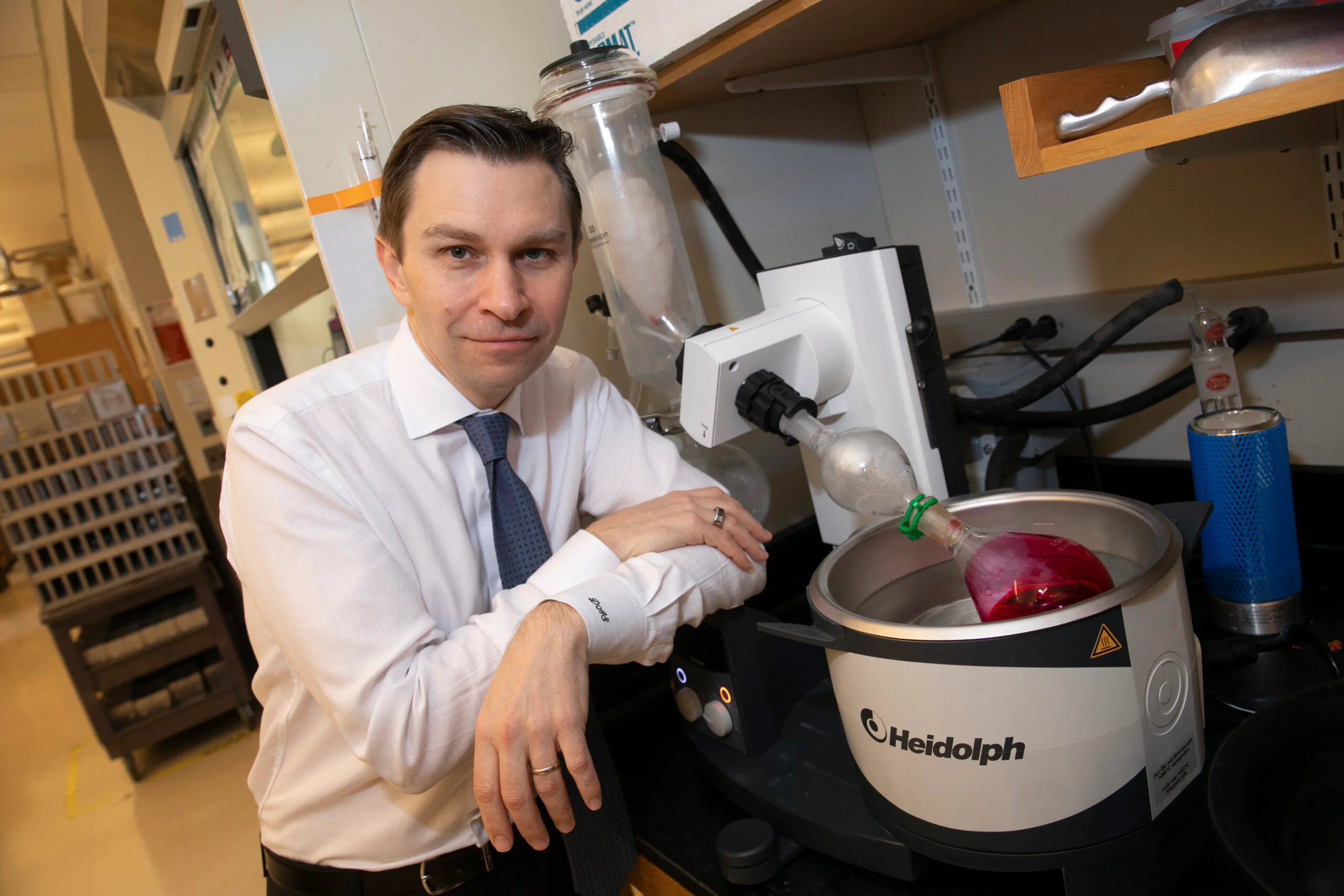 Tiến sĩ Sinclair b&ecirc;n hỗn hợp h&oacute;a học được cho l&agrave; c&oacute; thể gi&uacute;p&nbsp;trường sinh, đảo ngược qu&aacute; tr&igrave;nh l&atilde;o h&oacute;a ở tế b&agrave;o.