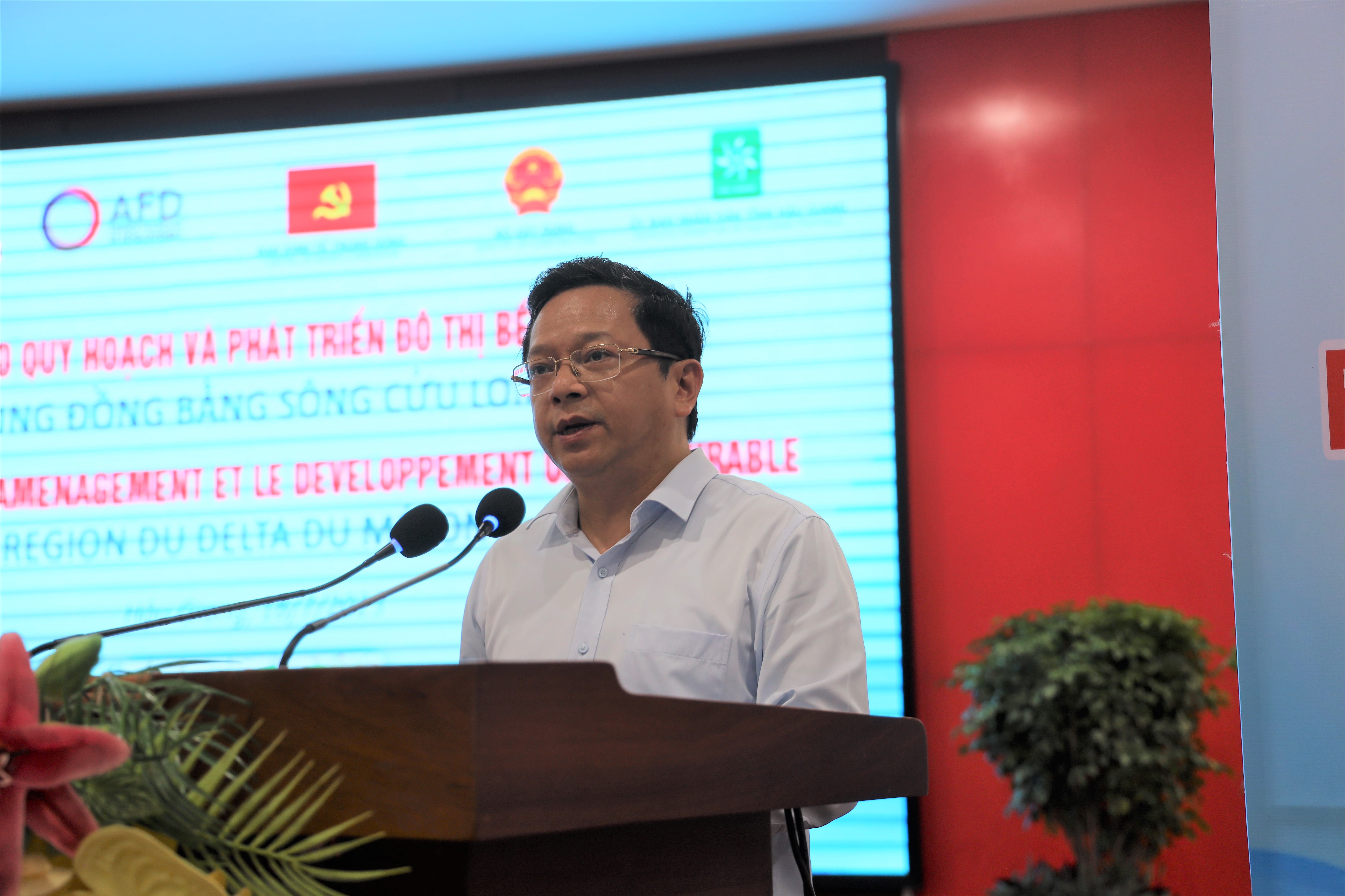 Ông Nguyễn Đức Hiển, Phó trưởng ban Kinh tế TW phát biểu tại hội thảo.