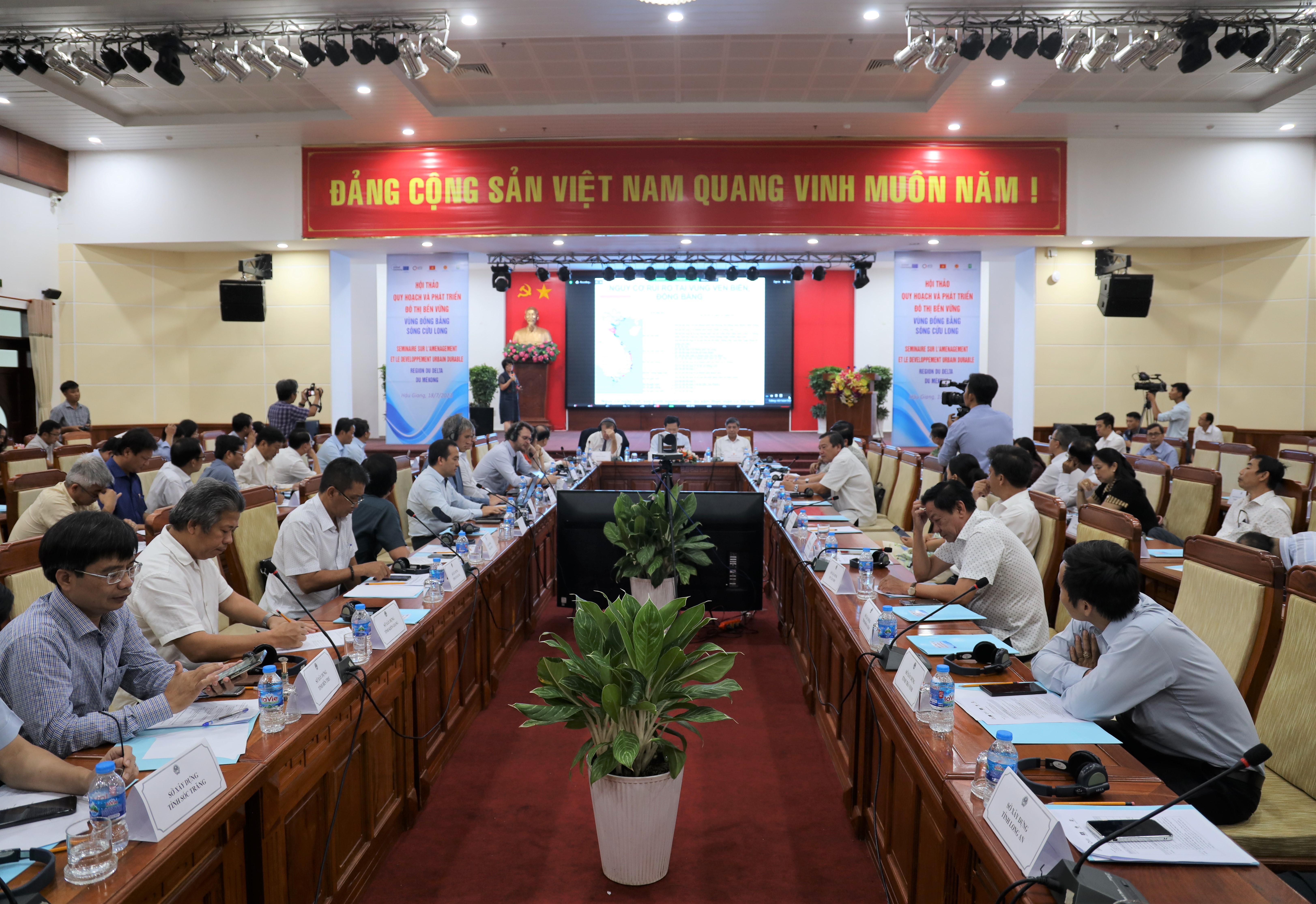 To&agrave;n cảnh hội thảo.