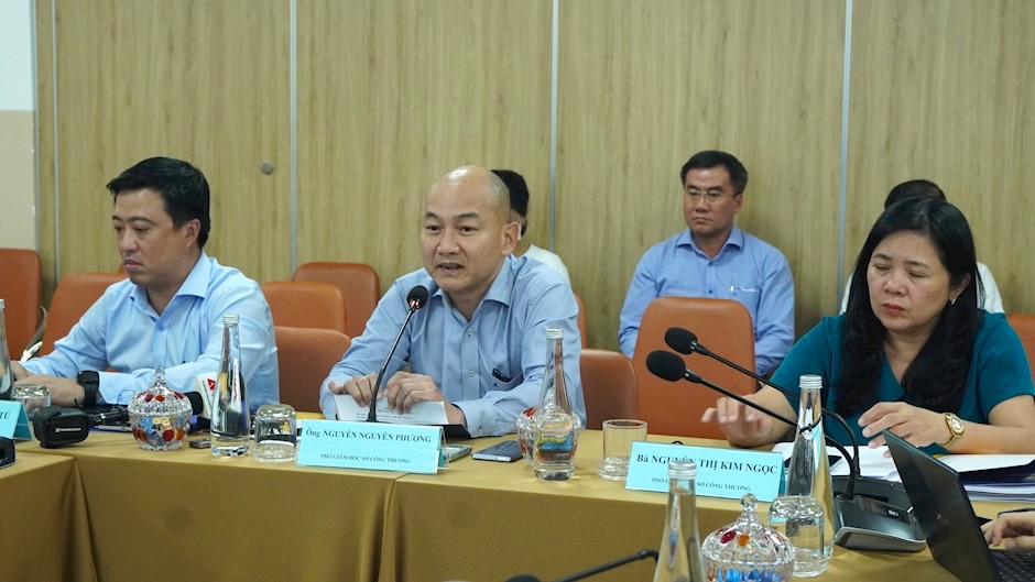Ông  Nguyễn Nguyên Phương, Phó Giám đốc Sở Công thương TP.HCM, cho biết thành phố đang triển khai nhiều chương trình bình ổn, giảm giá khuyến mãi sâu - Ảnh: PA.