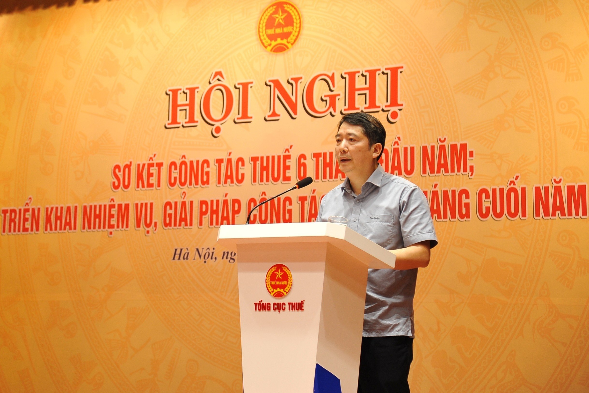 Thứ trưởng Bộ Tài chính Cao Anh Tuấn dự và chỉ đạo hội nghị.