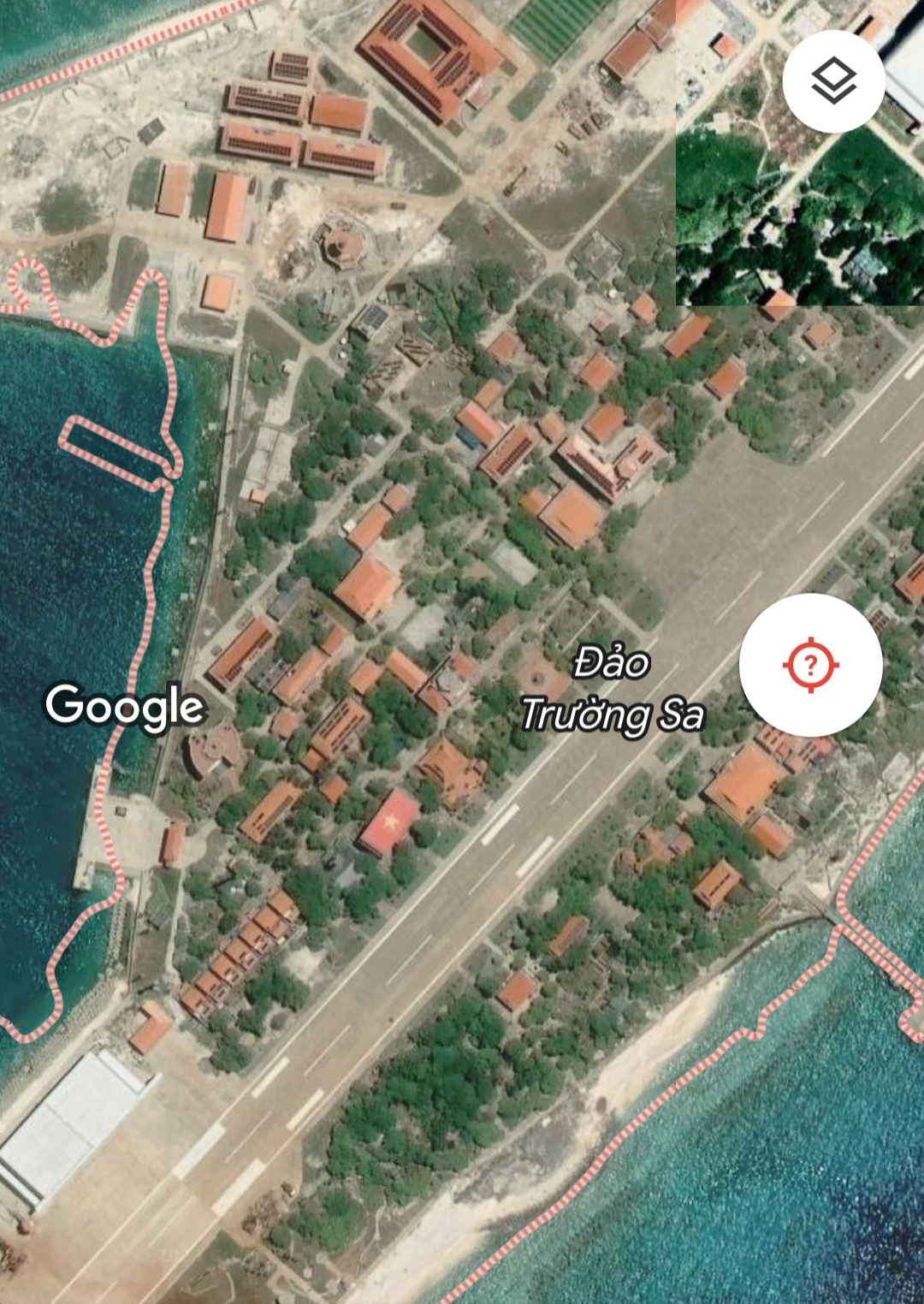 Hình ảnh cờ đỏ sao vàng trên nóc Hội trường đảo Trường Sa Lớn đã hiển thị trở lại trên Google Maps.