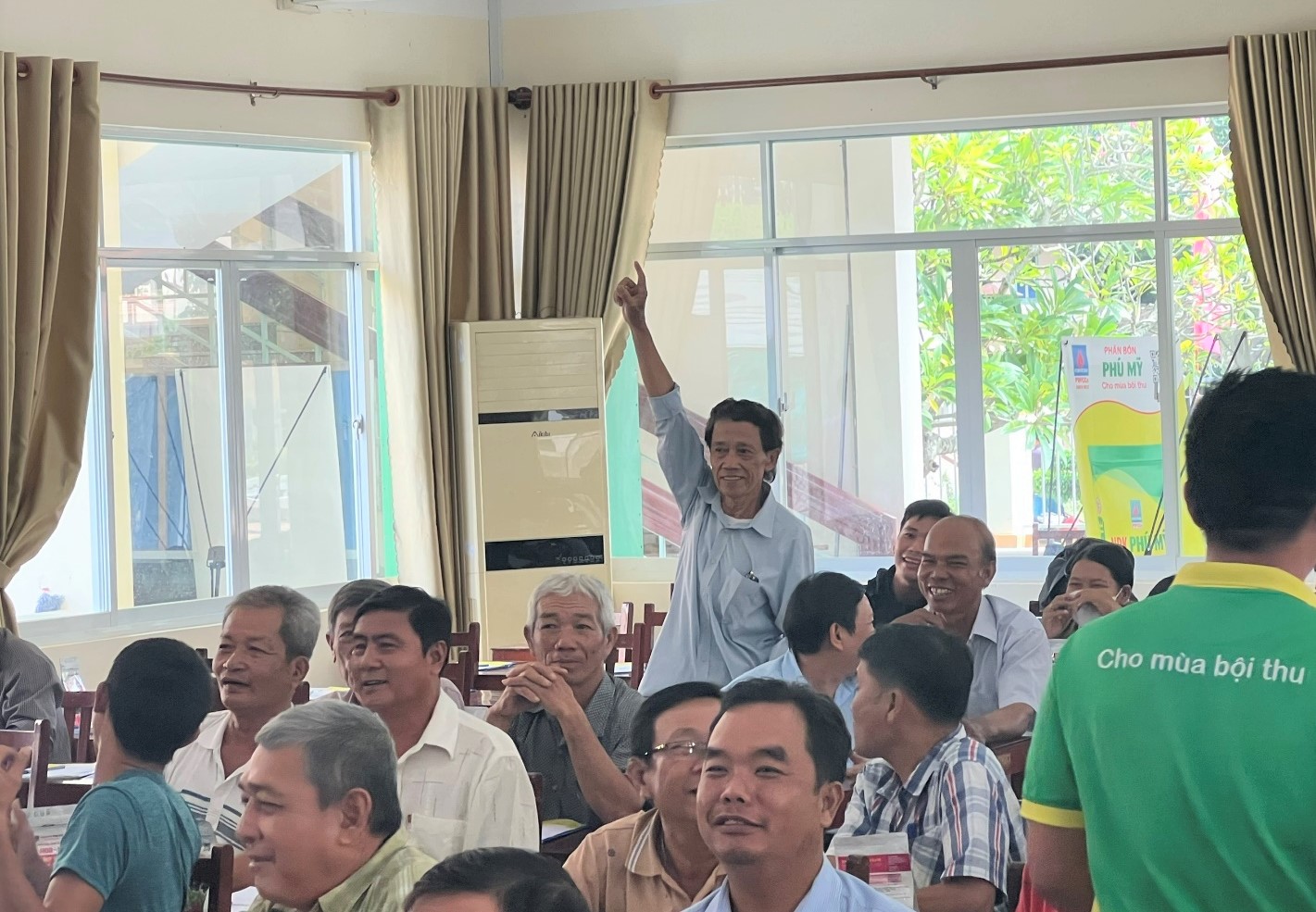 Các nông dân tham dự chương trình được cung cấp các thông tin nông nghiệp hữu ích.