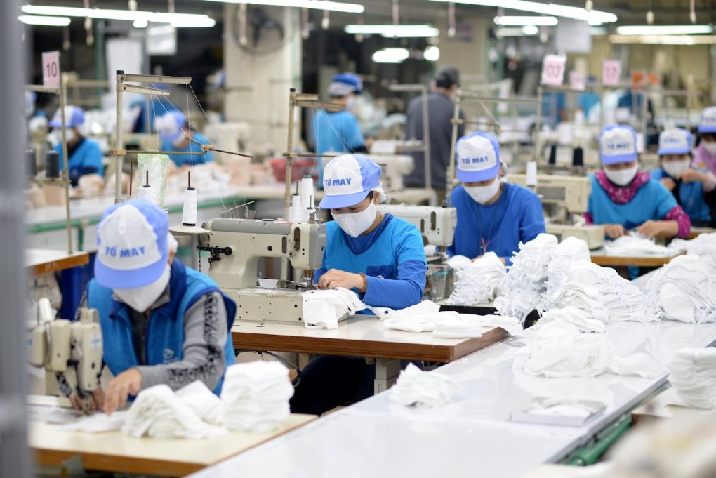 Sản xuất tại công ty con thuộc Tập đoàn Dệt may Việt Nam (Vinatex).