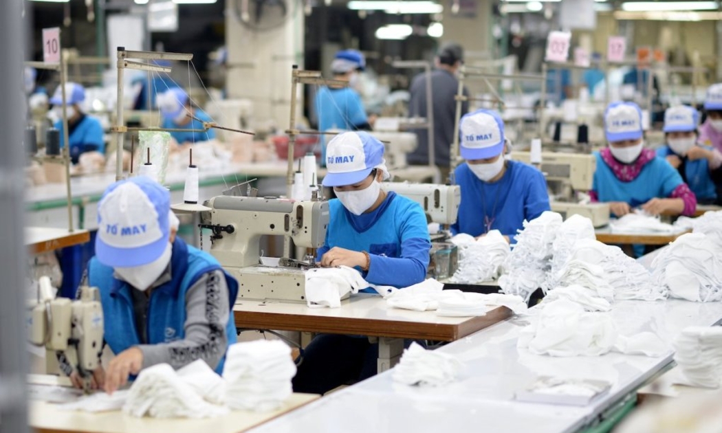 Sản xuất tại công ty con thuộc Tập đoàn Dệt may Việt Nam (Vinatex).