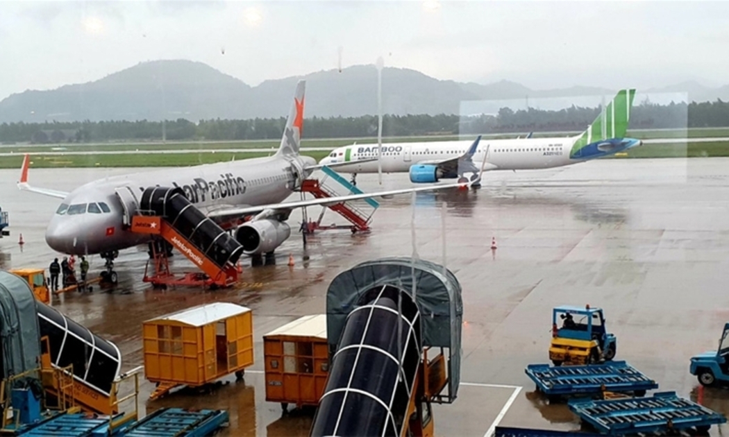 Trong ngày 18/7, sân bay Nội Bài (Hà Nội), sân bay Cát Bi (Hải Phòng) và Vân Đồn (Quảng Ninh) sẽ đóng cửa tạm thời theo thời gian khuyến cáo.