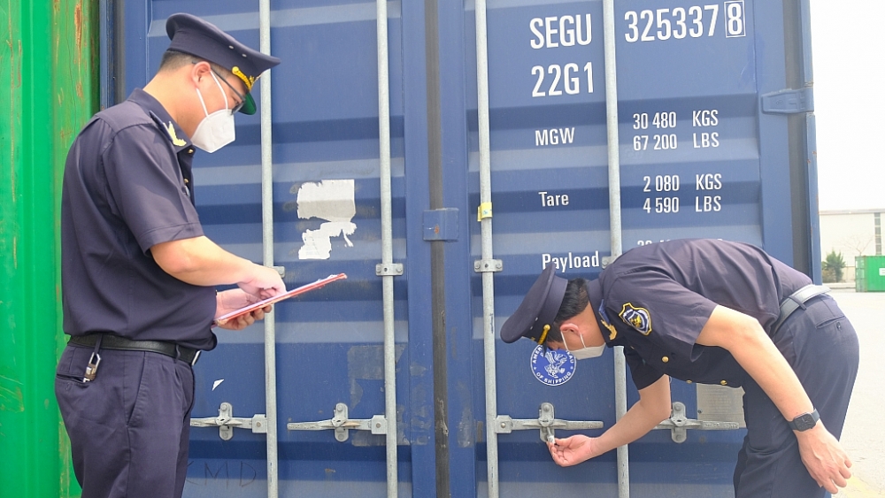 Đối với những vị trí nghi ngờ có khả năng thay đổi kết cấu, lợi dụng để thay đổi hiện trạng, rút ruột hàng hoá, Tổng cục Hải quan đề nghị lập biên bản chứng nhận, từ chối niêm phong và giám sát hải quan.