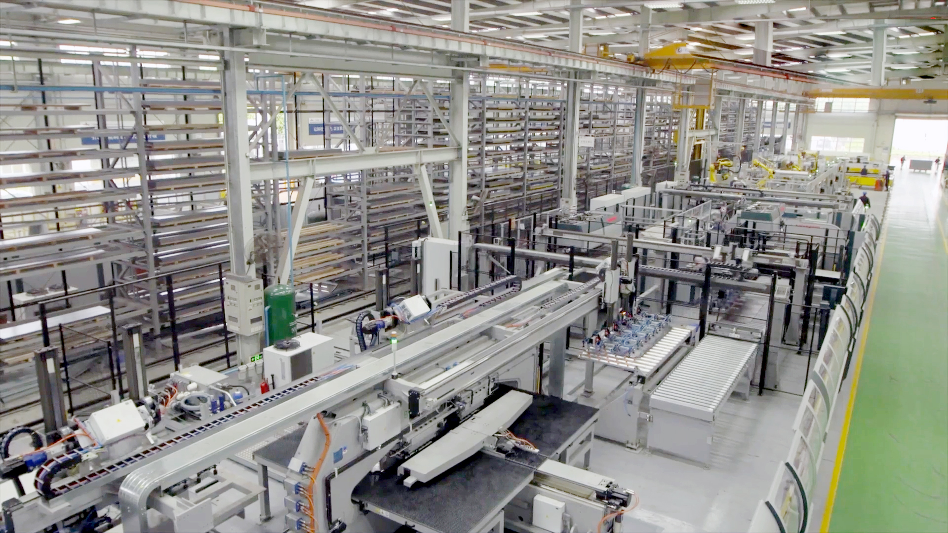Bên trong các nhà máy Cơ khí CNC đều được trang bị dây chuyền và vận hành dựa trên công nghệ hiện đại.