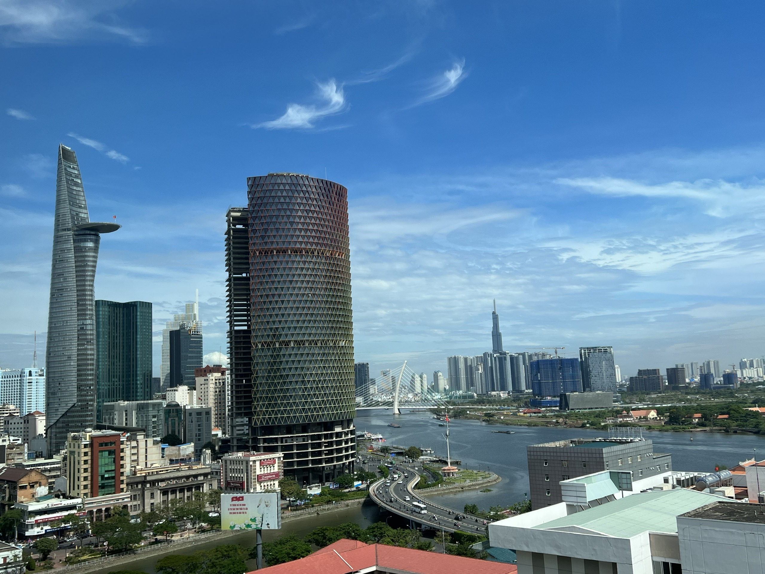 Kinh tế TP.HCM quý 2 với nhiều điểm sáng nhưng "sức khỏe” vẫn còn những điểm nghẽn cần được tháo gỡ