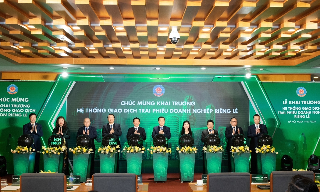 Sáng ngày hôm nay, hệ thống giao dịch trái phiếu doanh nghiệp riêng lẻ tại Sở Giao dịch Chứng khoán Hà Nội chính thức được khai trương và đi vào hoạt động.