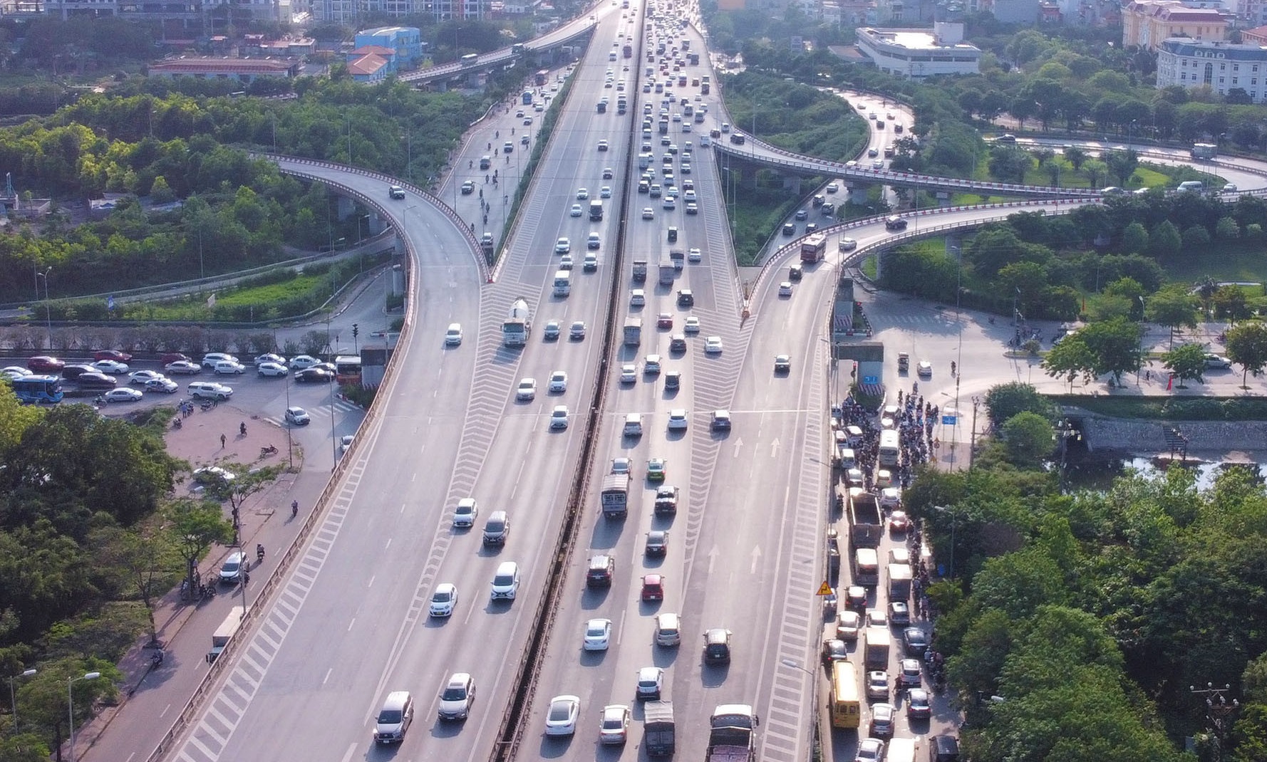 Nút giao Pháp Vân - Vành đai 3 thường xuyên ùn tắc kéo dài.