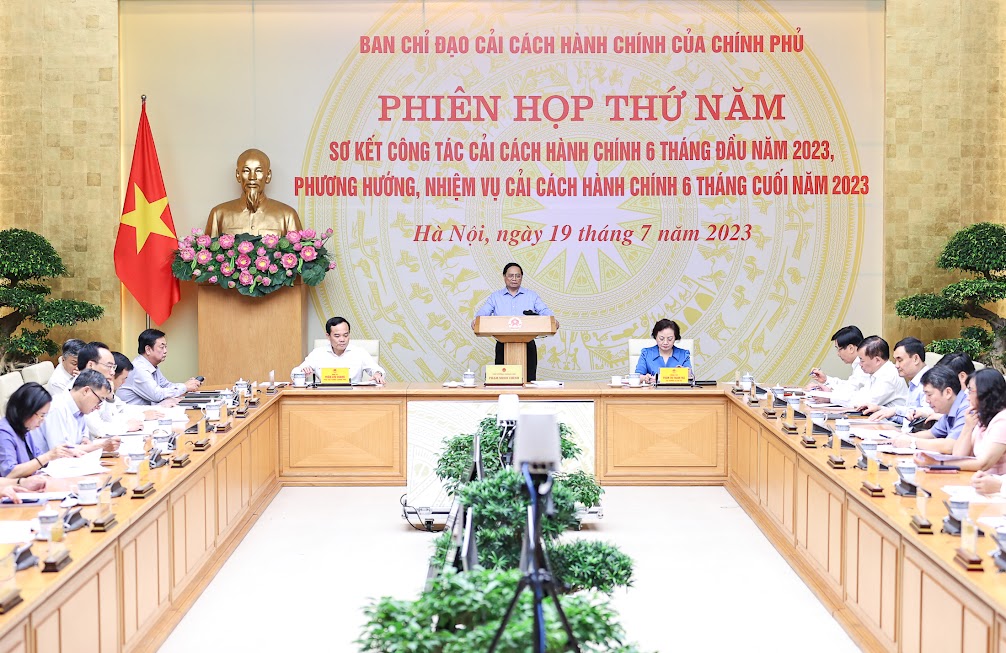 Thủ tướng Phạm Minh Chính chủ trì phiên họp thứ 5 của Ban Chỉ đạo cải cách hành chính sơ kết công tác 6 tháng đầu năm và xác định phương hướng, nhiệm vụ 6 tháng cuối năm 2023 - Ảnh: VGP/Nhật Bắc.
