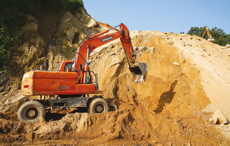 Nhiều chủ đất yêu cầu mức giá cao hơn nhiều lần mức giá đền bù, dẫn đến việc đàm phán, thỏa thuận không thành công. Khi đó, nhà thầu phải chủ động khảo sát các mỏ mới, gây ảnh hưởng tiến độ.