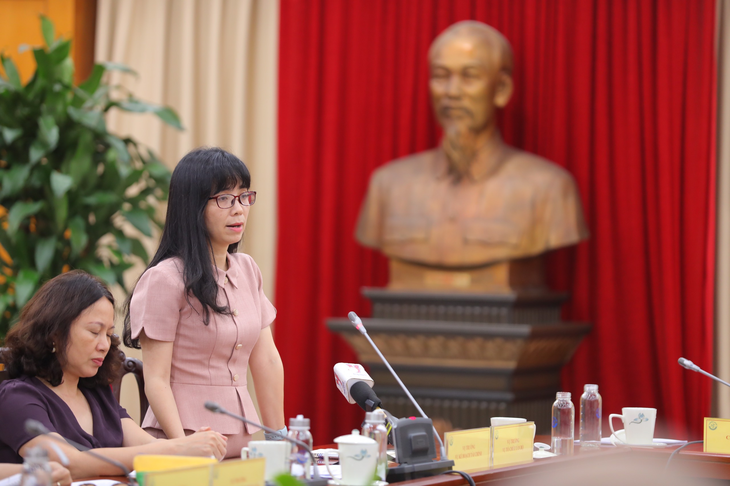 Bà Phạm Thị Vân Anh, quyền Vụ trưởng Vụ Tổ chức Cán bộ, Bộ Khoa học và Công nghệ thông tin về việc chuyển giao quản lý Khu công nghệ cao Hòa Lạc về UBND Tp.Hà Nội.