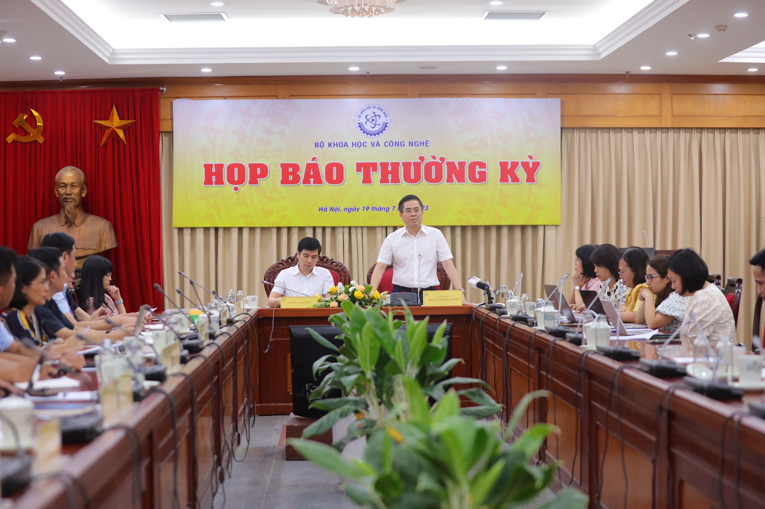 Thứ trưởng Bộ Khoa học v&agrave; C&ocirc;ng nghệ Nguyễn Ho&agrave;ng Giang chủ tr&igrave;ọp b&aacute;o thường kỳ Qu&yacute; 2/2023.&nbsp;