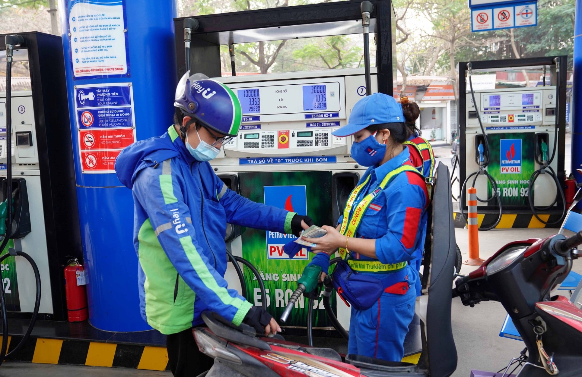 Giá xăng dầu đồng loạt tăng mạnh từ chiều 21/7/2023.