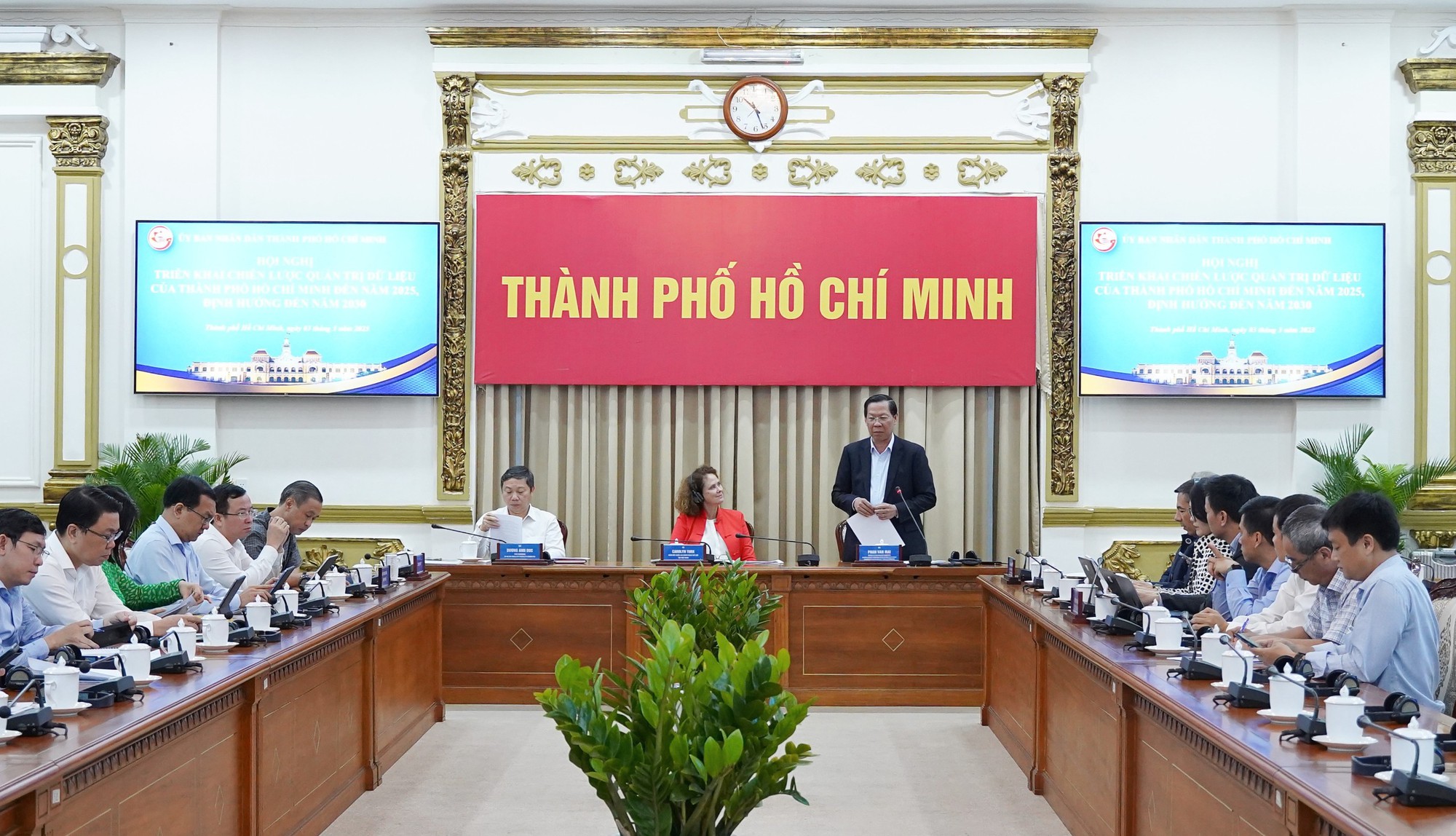 Hội nghị triển khai Chiến lược quản trị dữ liệu TP.HCM đến năm 2025, định hướng đến năm 2030 với sự hợp t&aacute;c giữa UBND TP.HCM v&agrave; Ng&acirc;n h&agrave;ng Thế giới.&nbsp;&nbsp;