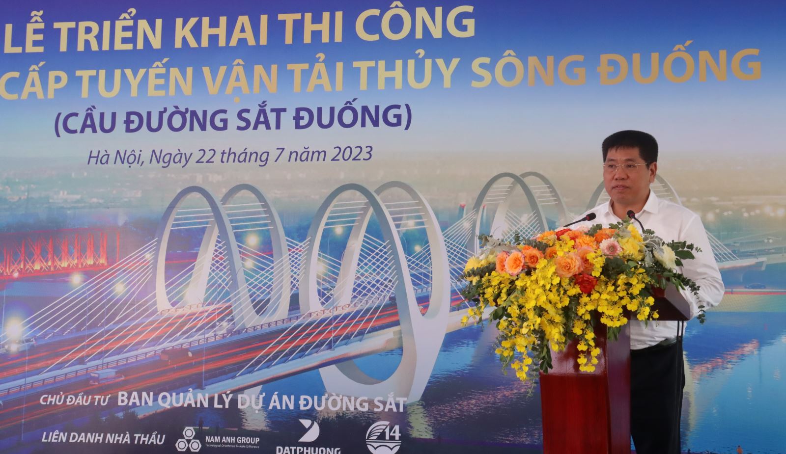 Gi&aacute;m đốc Ban Quản l&yacute; dự &aacute;n Đường sắt Vũ Hồng Phương&nbsp;th&ocirc;ng tin về dự &aacute;n.