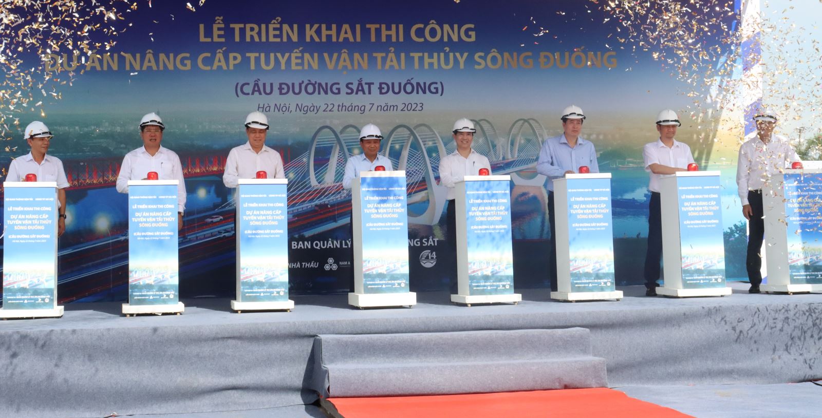 Dự án tách cầu đường bộ ra khỏi cầu đường sắt để cải thiện điều kiện giao thông kết nối qua sông Đuống trên tuyến giao thông huyết mạch phía Bắc TP. Hà Nội.