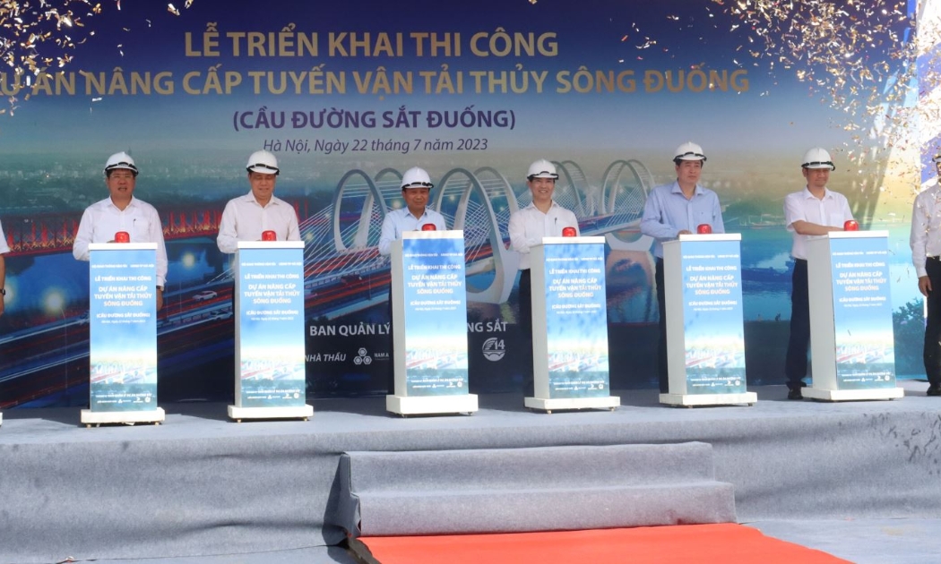 Dự án tách cầu đường bộ ra khỏi cầu đường sắt để cải thiện điều kiện giao thông kết nối qua sông Đuống trên tuyến giao thông huyết mạch phía Bắc TP. Hà Nội.