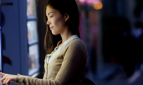 Máy bán hàng thông minh tạo “sóng” bán lẻ châu Á