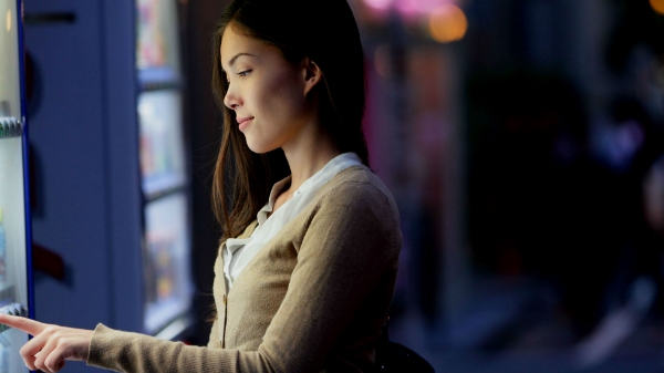 Máy bán hàng thông minh tạo “sóng” bán lẻ châu Á