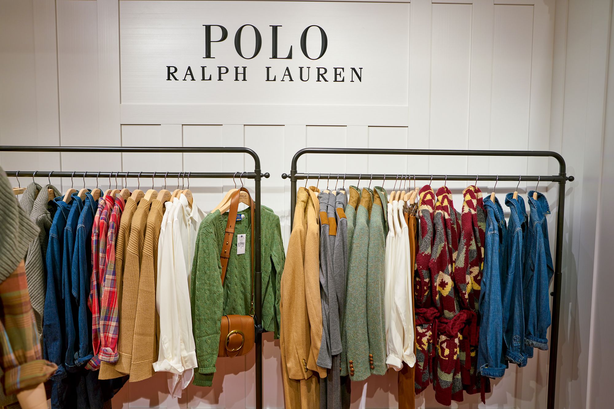 Ralph Lauren đặt mục tiêu tiếp tục mở rộng hoạt động kinh doanh dành cho phụ nữ, bao gồm cả quần áo và túi xách.