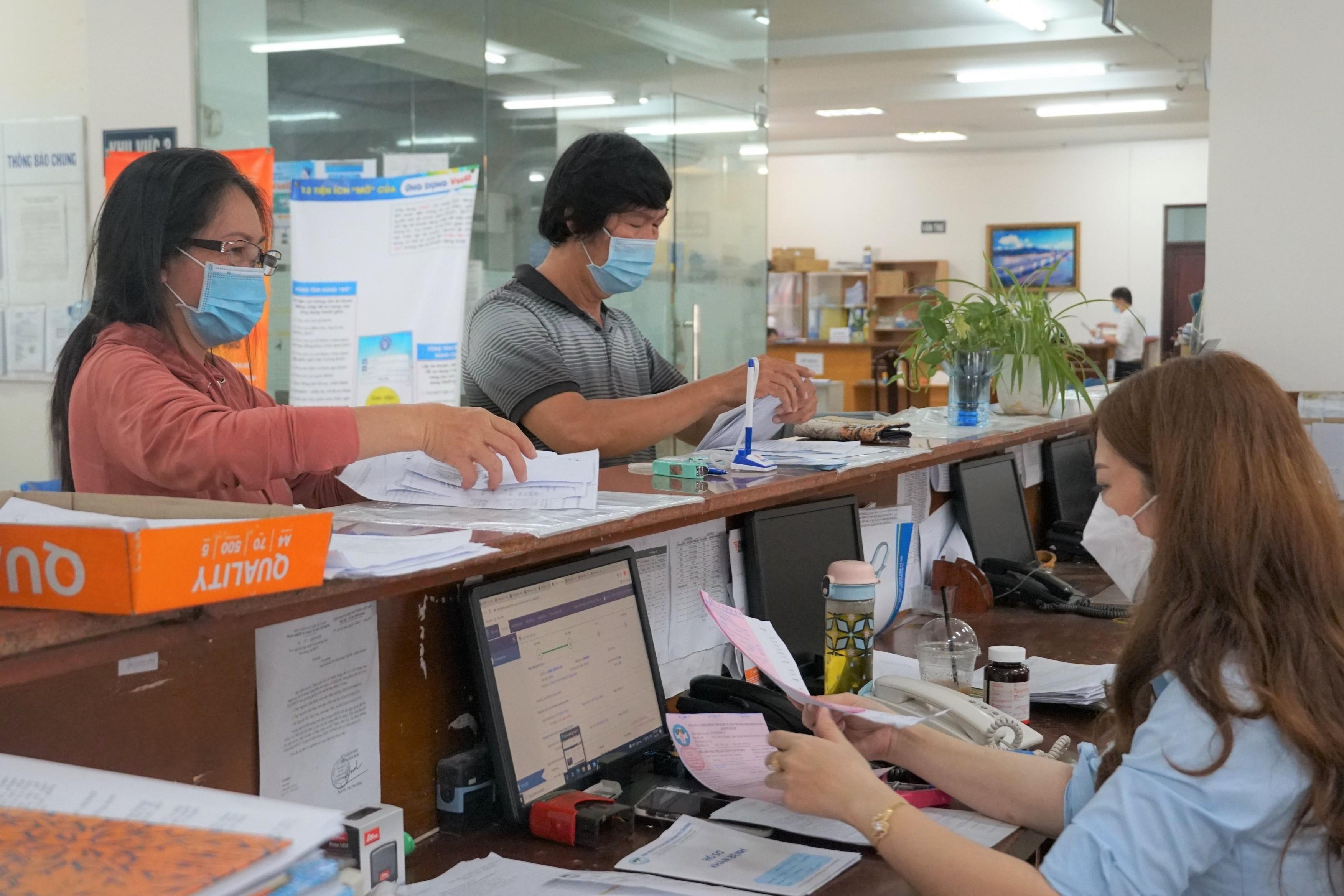 Công an TP.HCM sẽ phối hợp với Bảo hiểm Xã hội TP.HCM xác minh, củng cố hồ sơ và đề nghị khởi tố một số đơn vị chậm đóng bảo hiểm xã hội, bảo hiểm thất nghiệp, bảo hiểm y tế. (Ảnh minh họa). 
