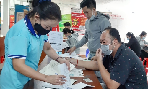 Bình Dương: Hơn 90% người đề nghị hưởng trợ cấp thất nghiệp là lao động phổ thông